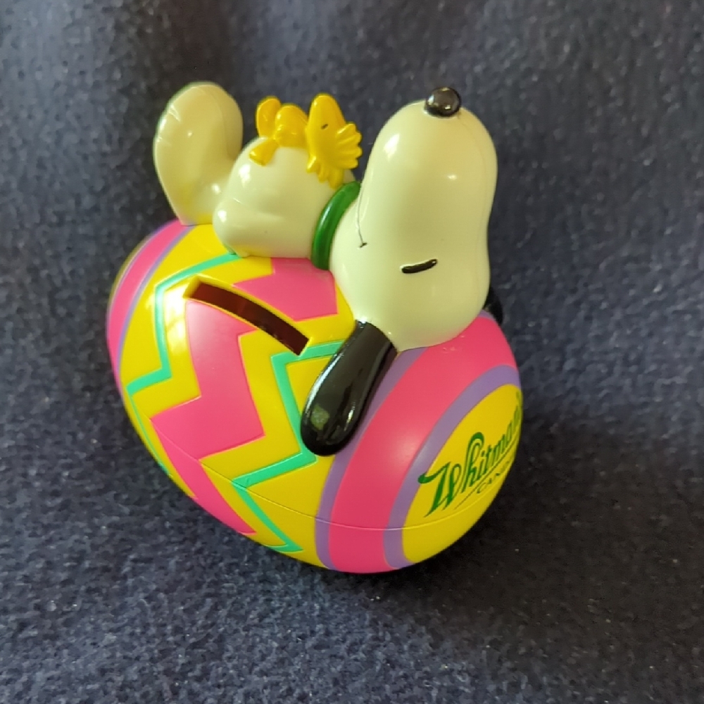 Peanuts Snoopy Whitman's Easter Egg Coin Bank